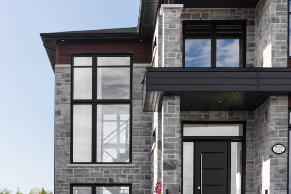 Quoi regarder sur les portes et les fenêtres avant d’acheter une maison?