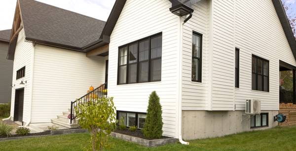 Les meilleures options de fenêtres pour les rénovations de sous-sol